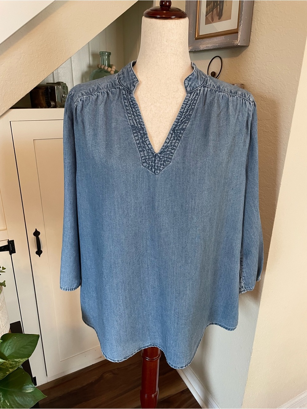 Chico's Light Blue Chambray Denim Tunic with V-Notch 12-14 (Chicos size 2)
